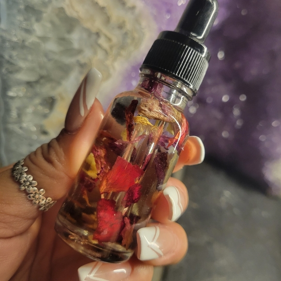 Rose hibiscus infused skin rejuvenation body oil - Picture 4 of 5